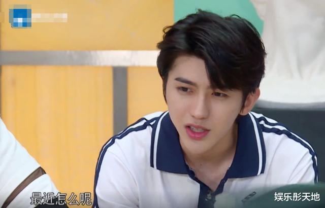 蔡徐坤|《奔跑吧》蔡徐坤没有女朋友，谁注意到了其他女嘉宾的表情