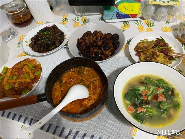 香菇|第一次陪男友回家,准婆婆下厨做一桌菜招待,这样还能嫁过去吗?
