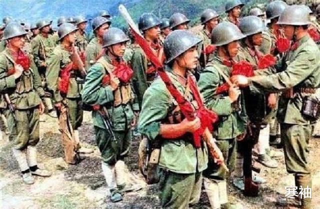 『社旗』阔别38年后，父与子终于相遇，父亲已经86岁，儿子在烈士陵园沉睡