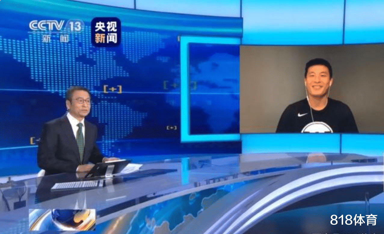 ##贤内助!武磊连线央视直播设备曝光,妻子用3瓶水和纸卷筒固定手机