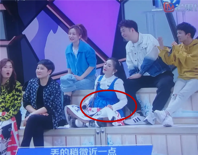 谢娜|谢娜辟谣退出《快本》后，网友发帖质疑她节目反常表现是怀二胎了