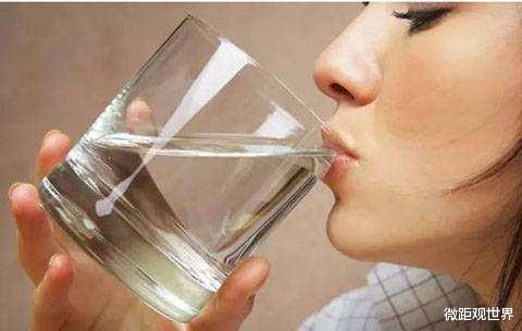 「」喝完水就想小便,是肾功能好还是不好?答案或许让很多人无法接受
