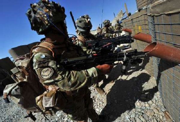 伊朗▲美国联合18国发难，咬死必须赔偿500亿，航母编队逼近海峡威胁