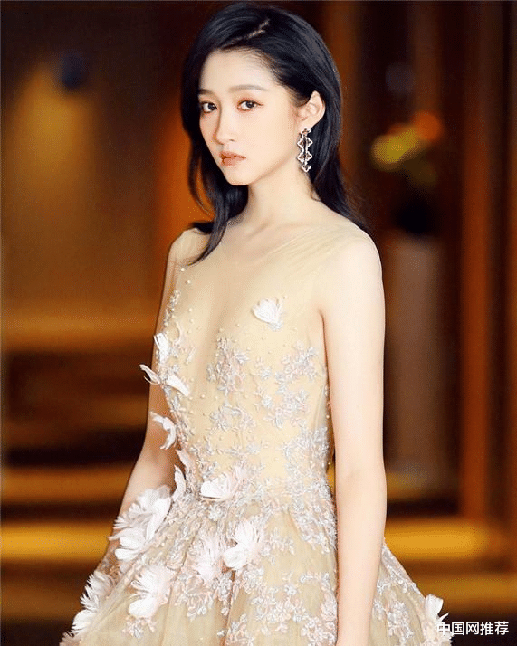 李荣浩|关晓彤深夜发文：只有我不够好
