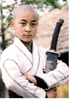 释小龙▲被身价亿万亲爹\吸血\多年,情断何洁,助理溺亡,释小龙如今怎样了