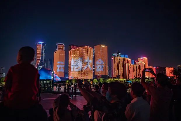 杭州日报|昨晚,钱塘江边这一幕火了!太惊艳