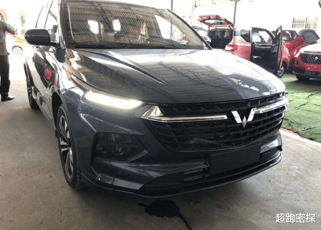 五菱|五菱首款银标MPV已现身，2米8轴距+6座布局，比宝骏系列实用！