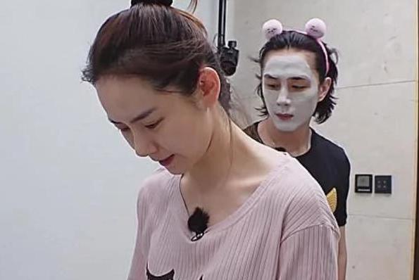 「眼霜」戚薇晒出的“万能”眼霜,价格一曝光,网友:我把兰蔻丢掉了