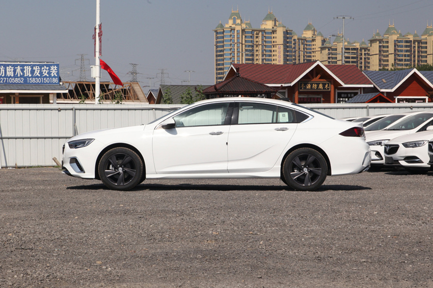 「丰田凯美瑞」不给凯美瑞活路！这才是合资“价格屠夫”，长4米9油耗7，才13.7万起