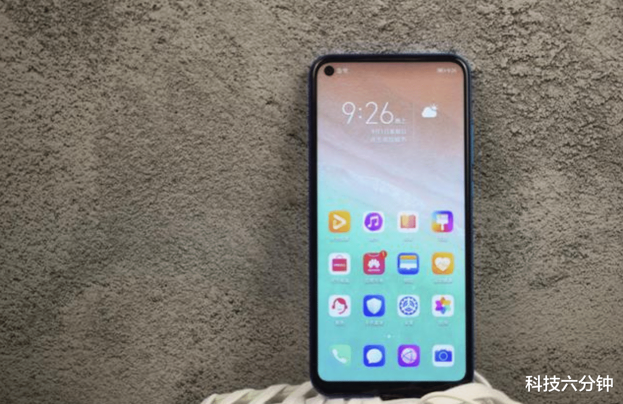 「荣耀」6.18首日销量排行榜，前三名两款都是荣耀，还有一款iPhone