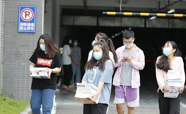 大学|多所大学发布最新放假通知，学生炸锅了：难以接受，家长拍手叫好