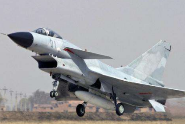 歼-10|不允许歼10出口伊朗，与F16差距有多大？结果令人吃惊