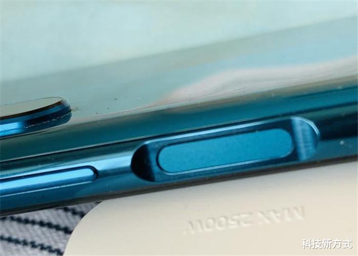 5g手机|发布刚满一年！从3199元跌到1898元，华为“拍照机皇”加速退场！