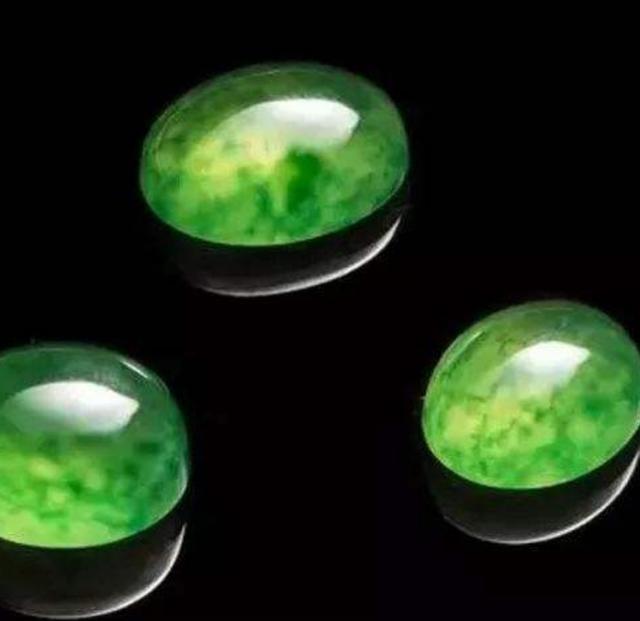 『翡翠』这10种玉石和翡翠极其相似，行家都经常看走眼，你会分辨吗？