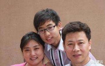 胡亚捷|胡亚捷与妻子离婚大战，3次战败，却次次收获“战利品”，今如何？