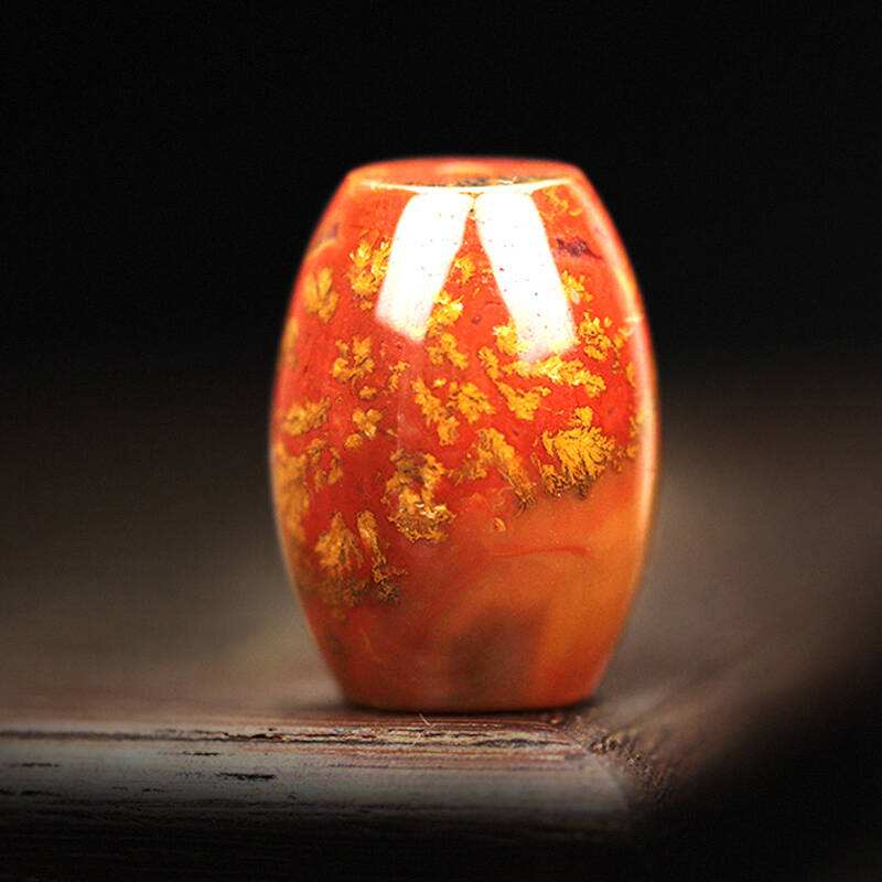 「玛瑙」曾经数万元的玉器，如今沦为地摊货，给钱就卖