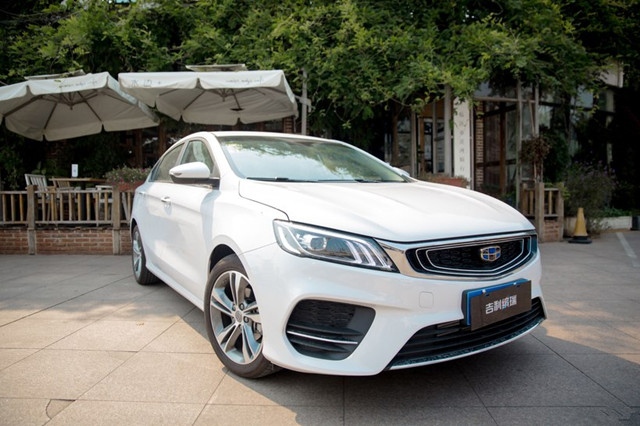 吉利缤瑞|国产又一“家用王”！比桑塔纳大一圈，6.38万起售，油耗5.0L