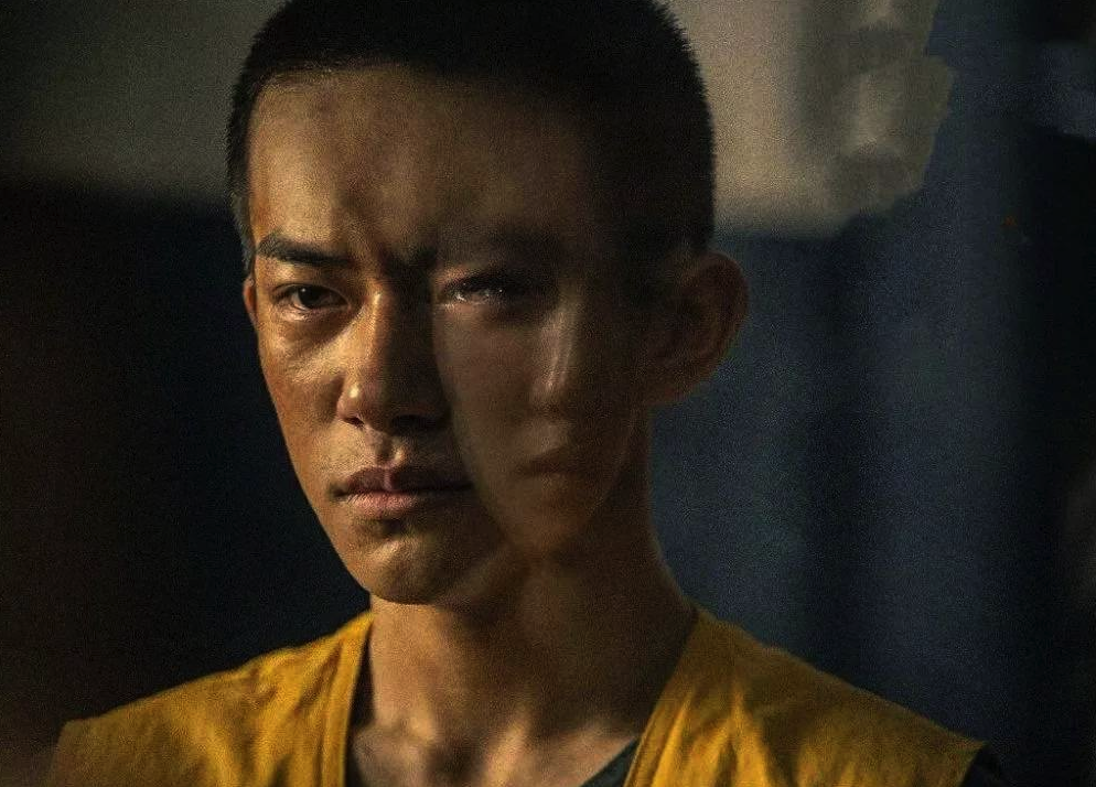周冬雨▲28岁拿双料影后，被誉为章子怡周迅后第三人，比影圈大花都强！