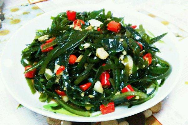 「」凉拌海带丝,制作简单,清凉爽口,营养丰富,真正的一道长寿菜