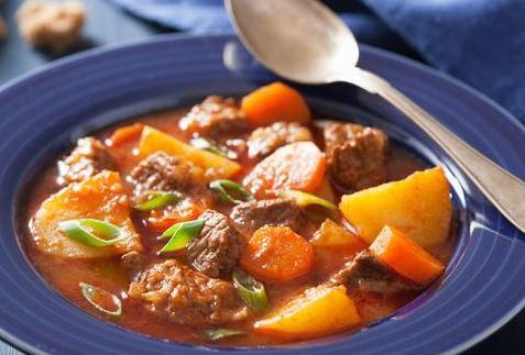 炖牛肉|炖牛肉，先放盐还是后放盐？顺序搞错了，难怪牛肉不入味还很柴