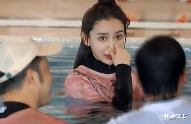 Angelababy|baby爬10楼出汗脱妆，当她五官扭曲的一刻，确定这张脸值5000万？