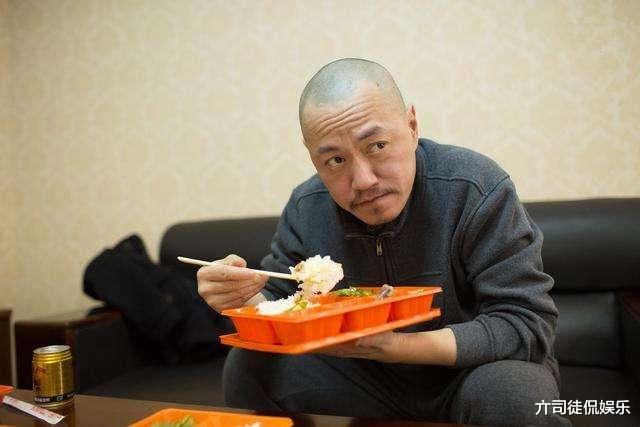 「雪村」他是北大学霸，也是黄渤的恩人，妻子是中国版梦露，如今生活潦倒