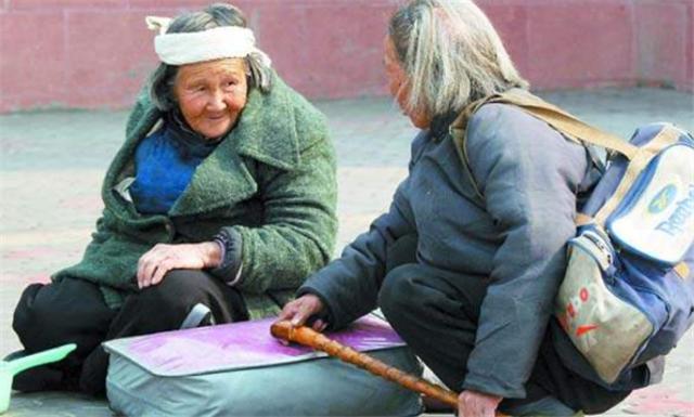 #长征#将军背井离乡30年，建国后派人接母亲进京，却发现她在街边讨饭