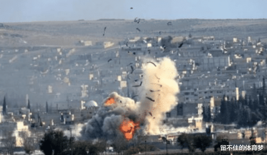 美国@特朗普开始下狠手！“黑人军队”遭碾压，现场不忍直视！