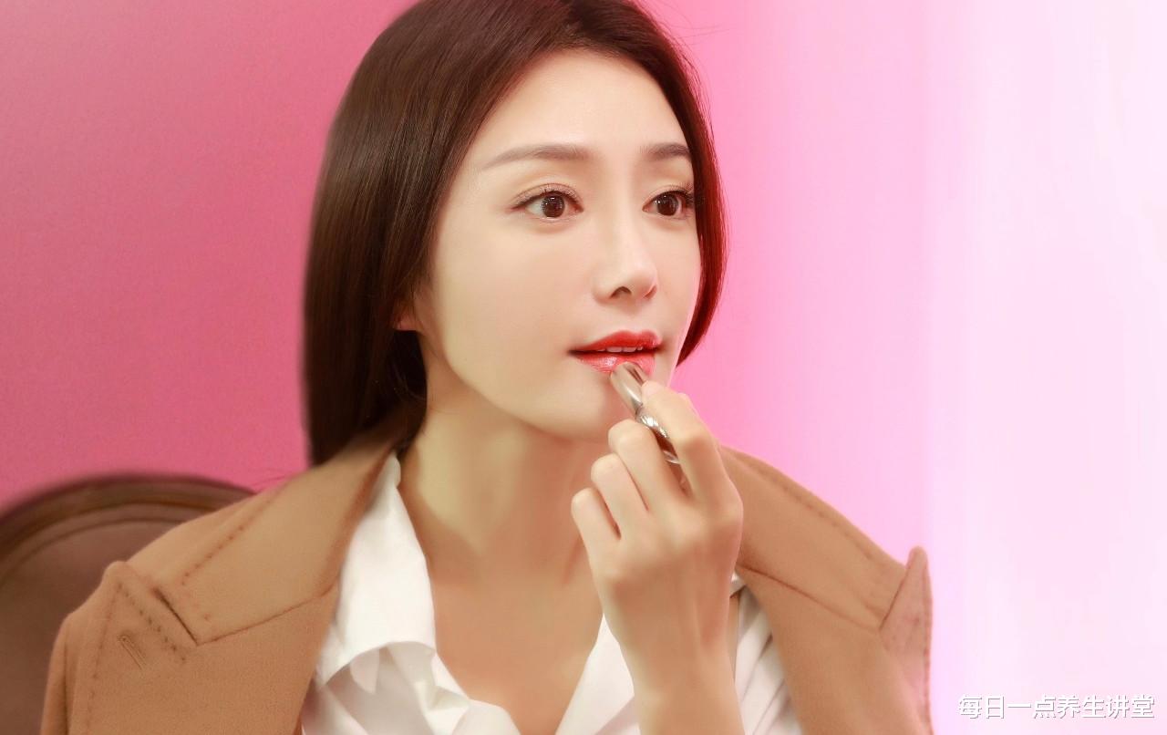 「」当女性身体雌性激素偏低时,身体会有哪些状况呢?了解一下!