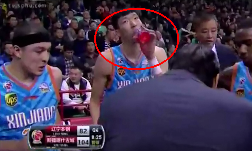 奥运会|易建联周琦喝的黄色和红色液体是什么？别不信，一般人没有机会喝