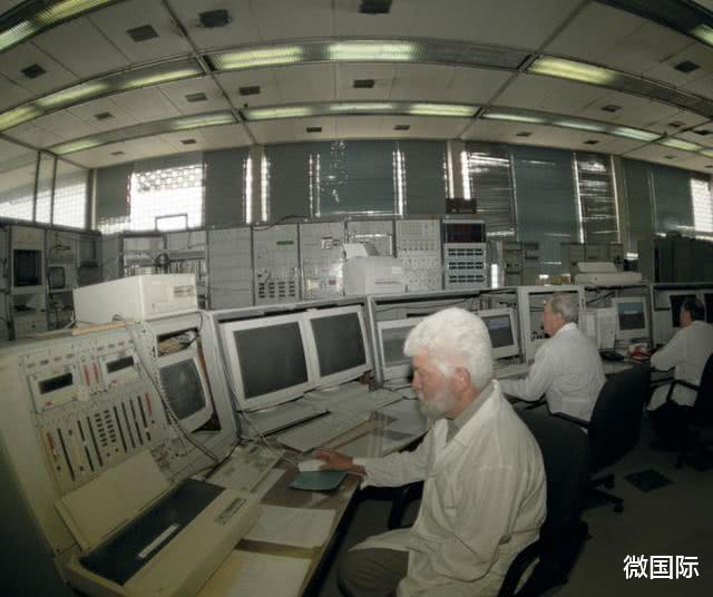 「粒子加速器」当年他把头伸进粒子加速器中，被高能质子束直接爆头，后来怎样？