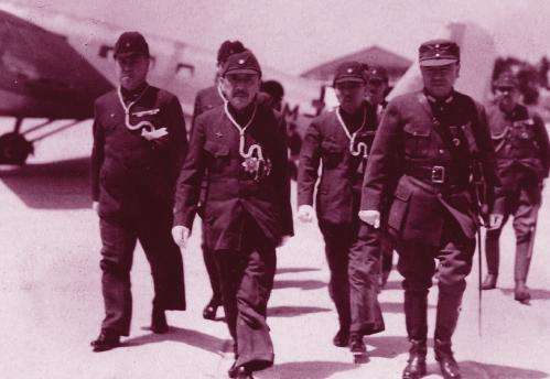 张作霖|他一手捧起张作霖,却两次背叛张家,当了十年总理,仅他给张下葬