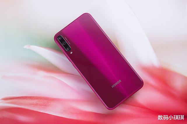 荣耀|荣耀4G加速退场！护眼屏+暗光解锁+麒麟芯，跌至899“清仓价”