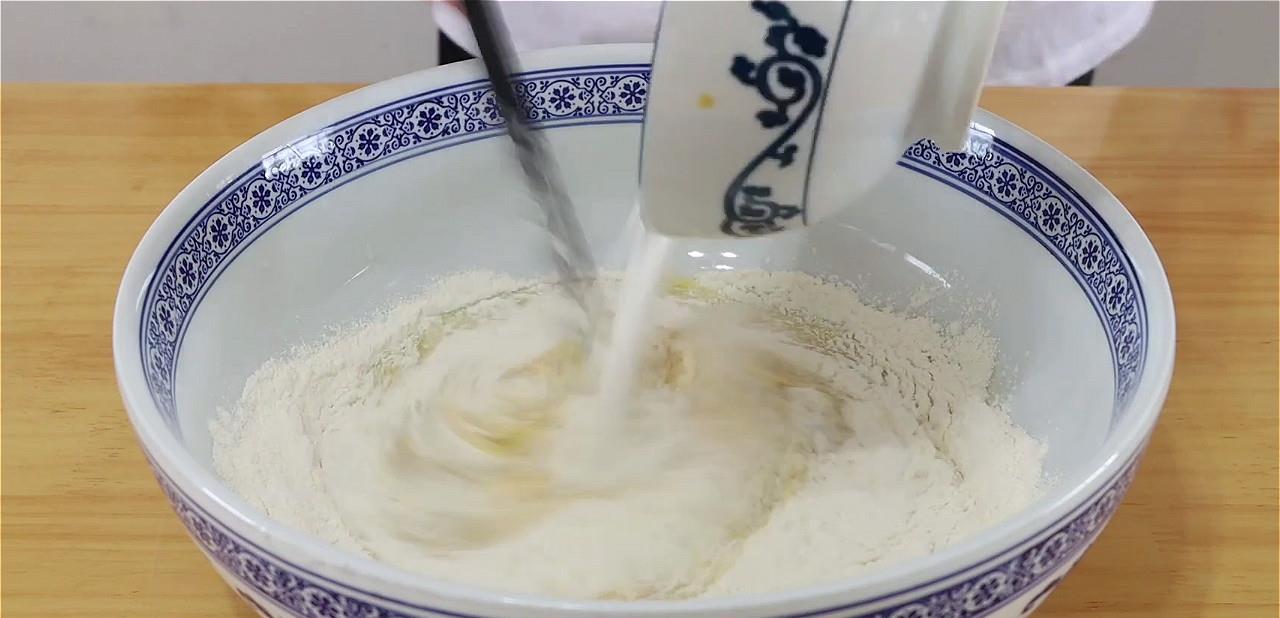 面包|家常版小面包做法，不用烤箱，出锅蓬松暄软，又香又甜