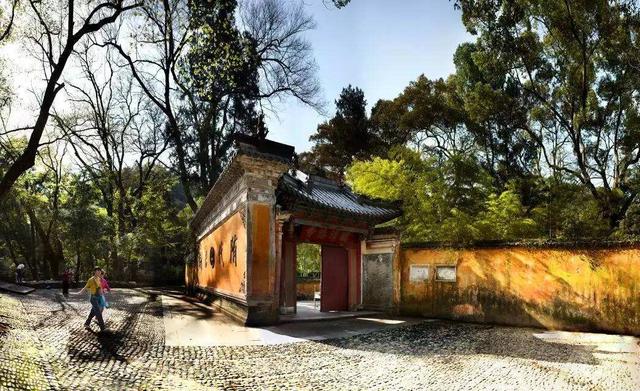 寺庙|中国最“亏本”的景区：不仅免门票，住宿才25元，2块钱吃饭管饱