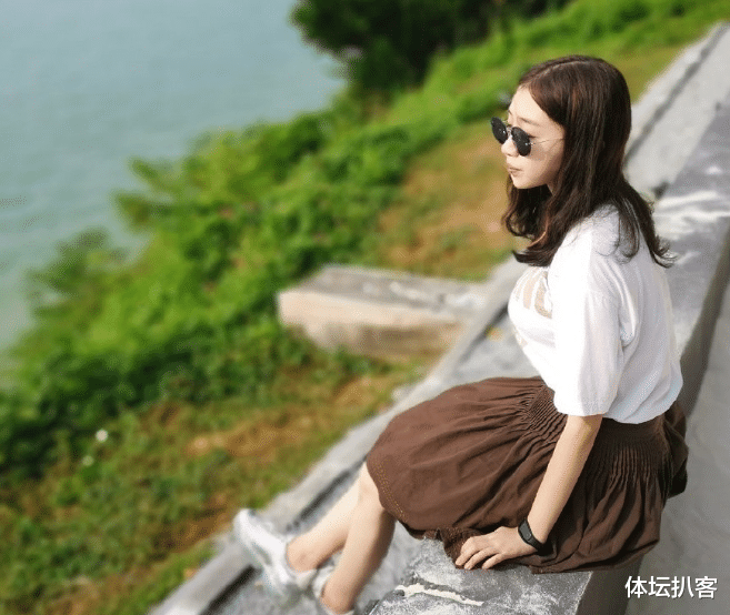 漫画@16岁女儿送聂卫平父亲节礼物，价格1649元，自曝正在恋爱中！