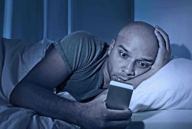 「」当你偷看“不良视频”，手机一旦有这4个信号，及时收手还不晚