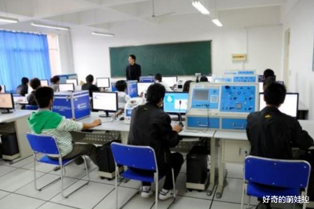 大学|大四学长直言：大学若报考这4大专业，建议攻读“第二学位”