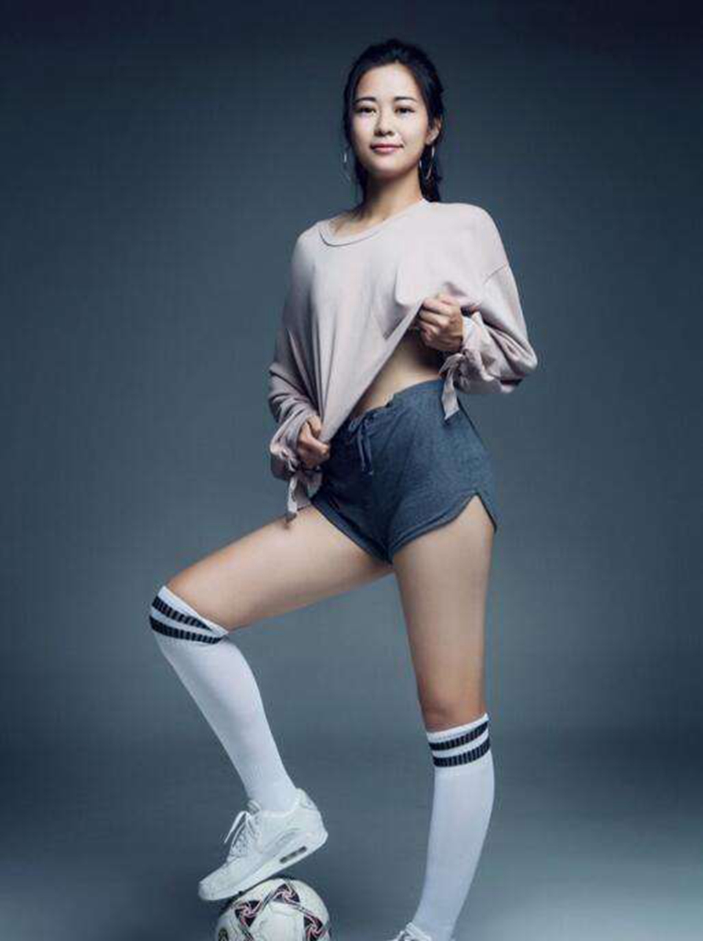 [法国队]美出天际！独自一人在国外获得认可，被称为女足“高圆圆”有原因