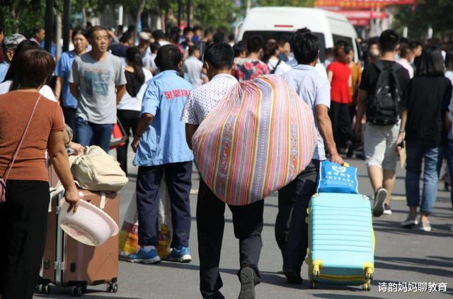 大学|大一新生报到，被子是自己带还是买，过来人的3条经验可以参考