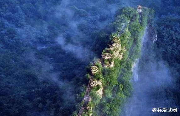 []特别奇特的国界线，一边是中国，另一边是越南，堪称一绝！