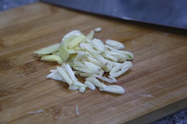 [腊肉]这种食物是“催老剂”，厨师从不让家属吃，劝你再想吃也要忍住