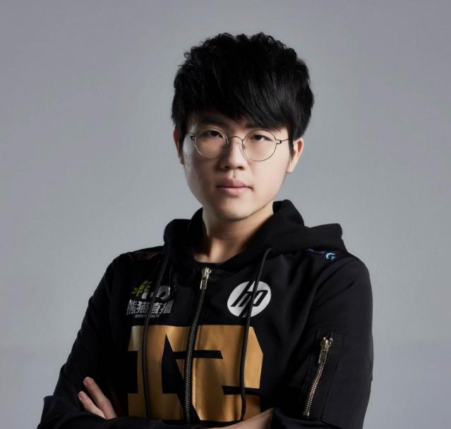 RNG|RNG赢比赛全靠小虎？看清他的发条出装后，姿态：老毛病又犯了！