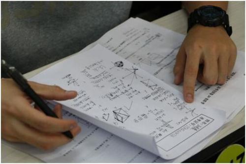 ▲高考结束连草稿纸都要收回，是考场缺纸吗？