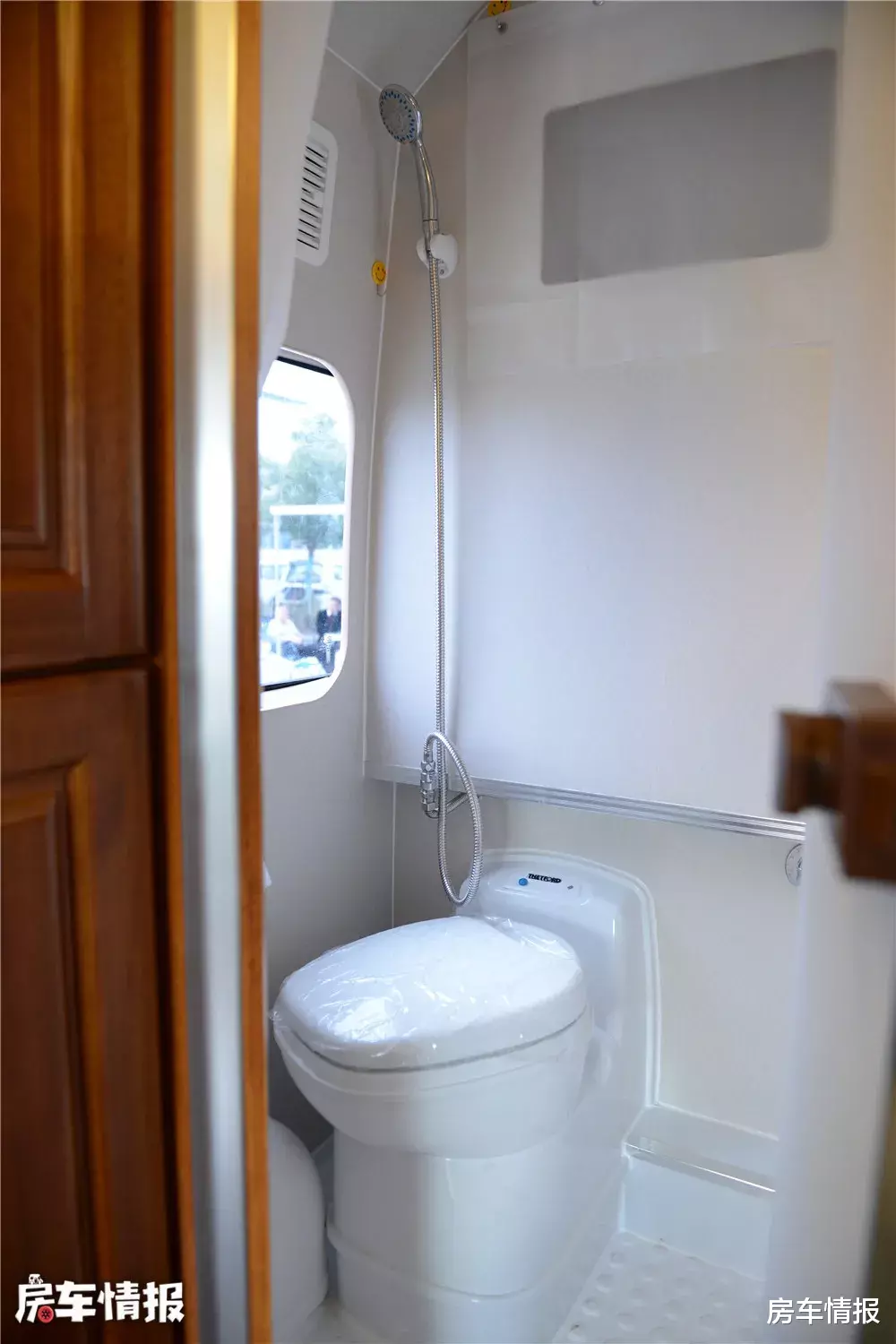 『房车』这款20万级房车不一般，比亚迪48V电路空调随便开，C2本就能驾驶