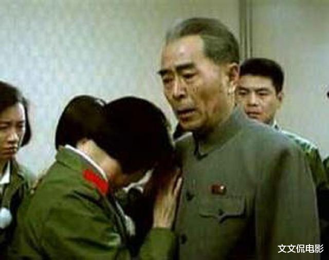 |他因演的神似周总理，总理夫人观影时身体前倾，观众潸然泪下