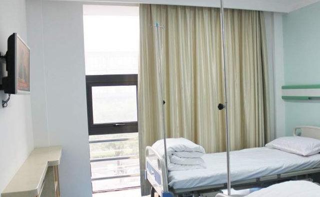 时间要闻|业绩不佳？员工被罚吃“死神辣条”，同事：搞笑！她是销售冠军