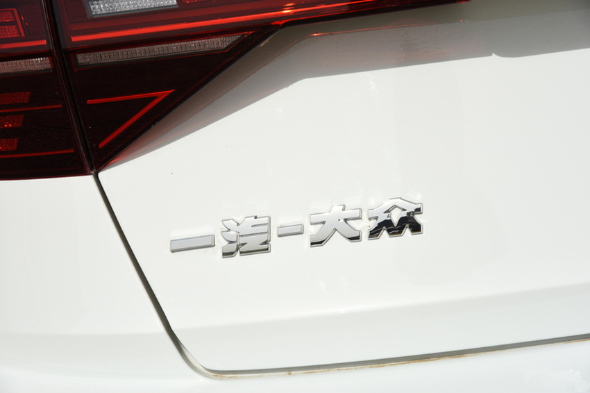 大众汽车|大众放下尊严！从16万跌到12.8万，30天卖22580辆，不买雅阁选它
