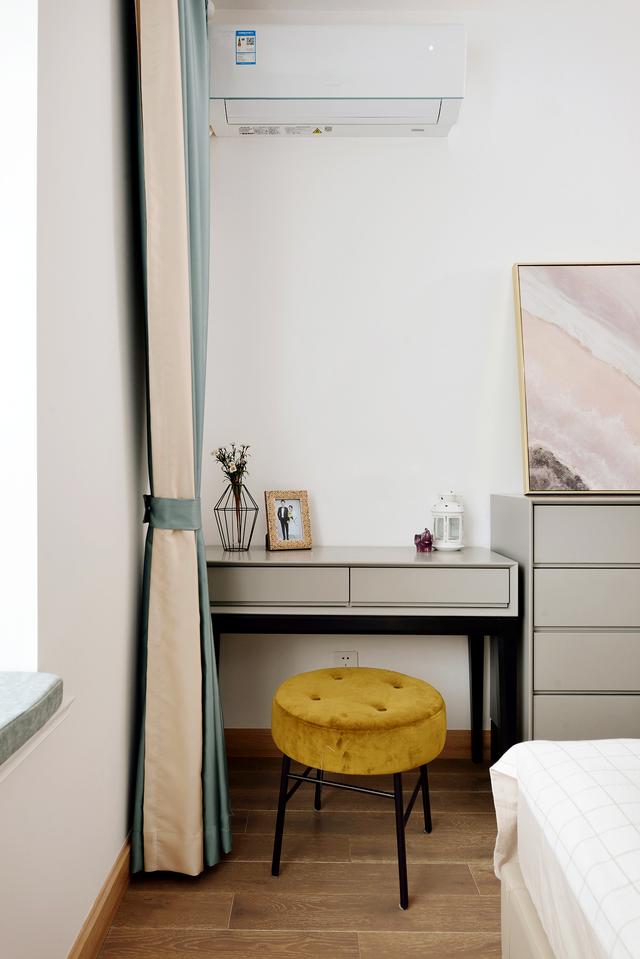 |两口子装修新房,全屋北欧风格,餐厅木饰面当背景墙,舒适度满分