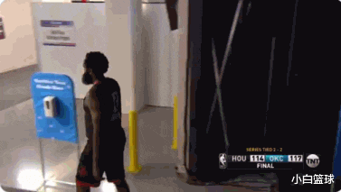 火箭队|火箭两连败！哈登赛后罕见发飙，直接打翻球员通道立牌！